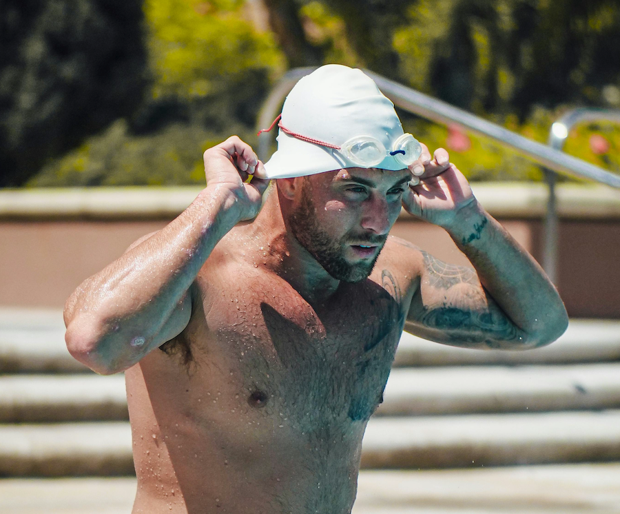 mettre facilement un bonnet de bain