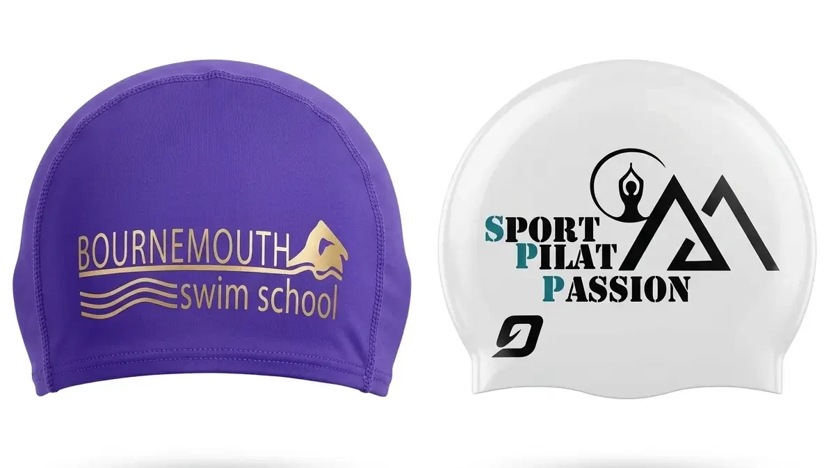 Comparaison visuelle entre un bonnet de bain en tissu polyester et un bonnet en silicone